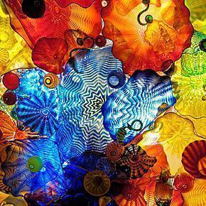 Dale Chihuly is a master of colour and light