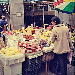 Exploring the Markets and Shopping Streets of Hong Kong