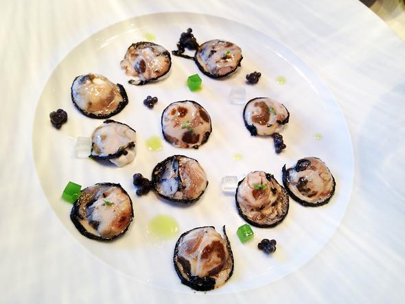 Jewels of ‘White Pearl’ oysters with Corsican mint and Vodka-tonic gels