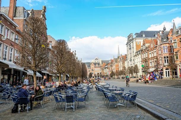 The world's longest bar, sort of, Leuven's Oude Markt