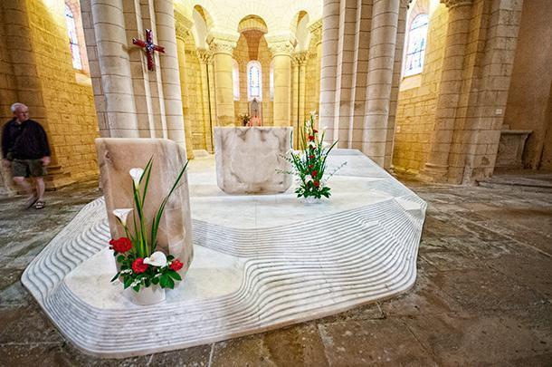 The modern white marble alter is a stunning contrast to the Romanesque architecture of Saint-Hilare