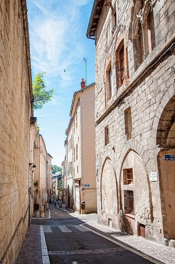 Exploring the historic centre of Cahors at our leisure was a luxury.