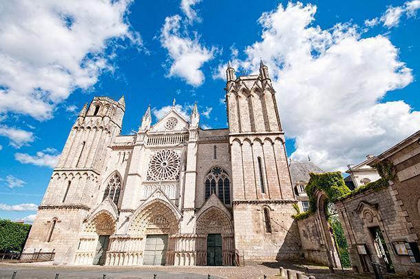 the Gothic Poitiers Cathedral