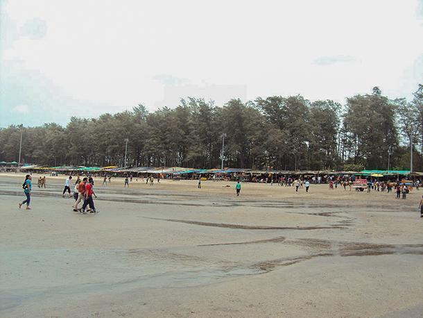 Jampore Beach at Daman – Photo by Suneethkrishna