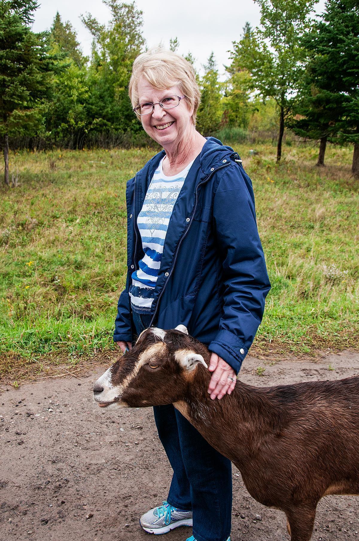 I'm pretty sure this goat gal wanted to go home with my mom.