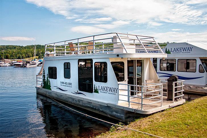 We would love to tour the St. John River on a Lakeway Houseboat