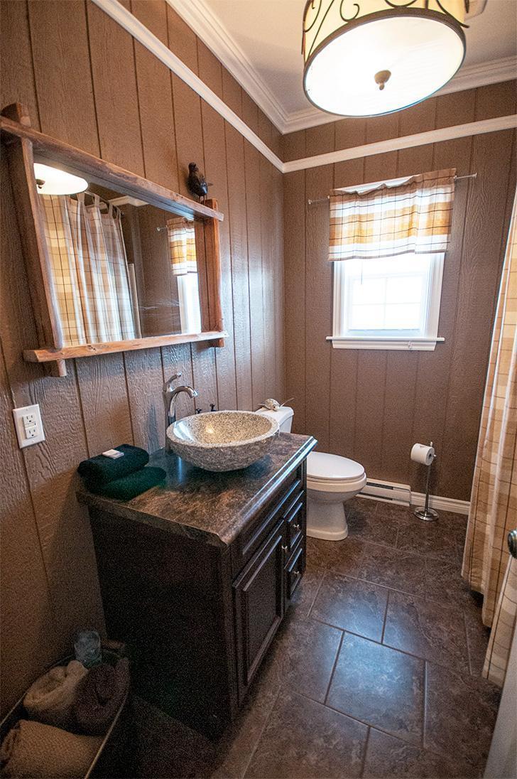 The lovely bathroom at Eagle's Eye View Cottages