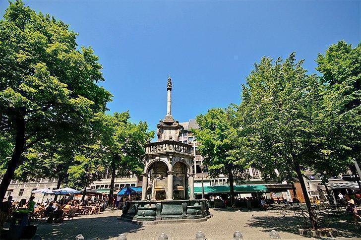 This shady square in the city center is home to some of the best restaurants in Liege