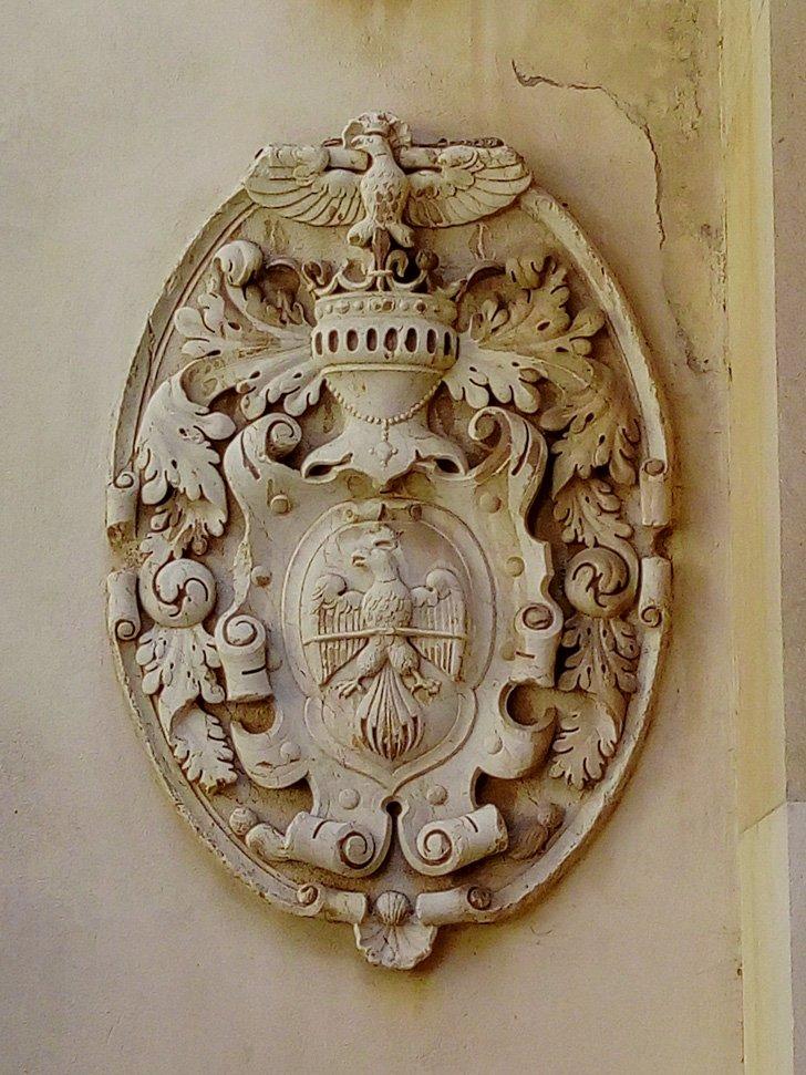 Peles Crest